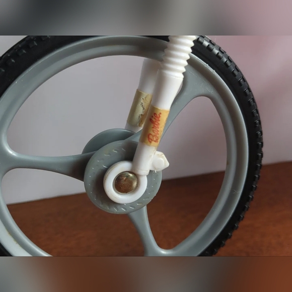 Vintage 2000s Pink Barbie Bike - Picture 3 of 8